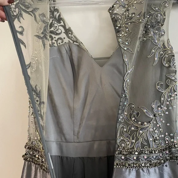 Tony Bowls Evening Gown - Picture 11 of 13